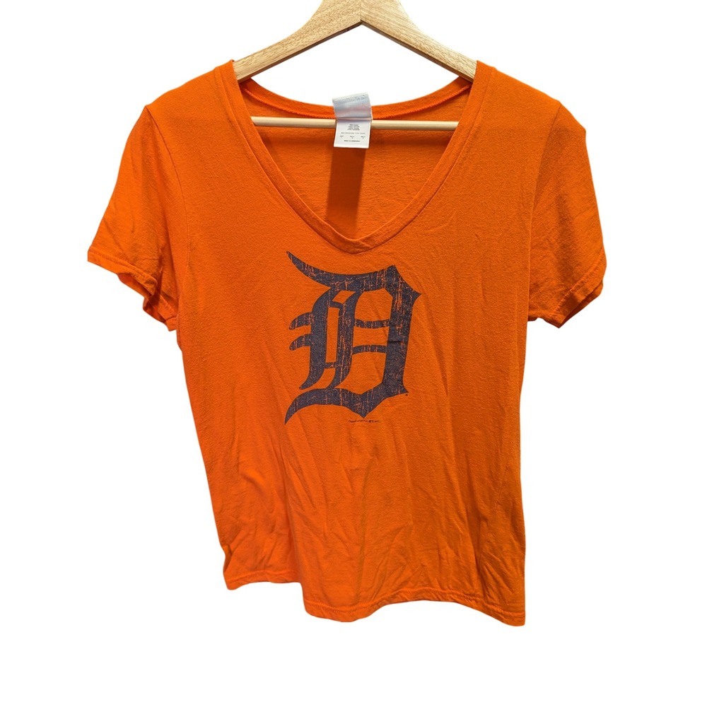 MLB Detroit Tigers T-Shirt Women Large Orange Good V-Neck Distressed Graphic D